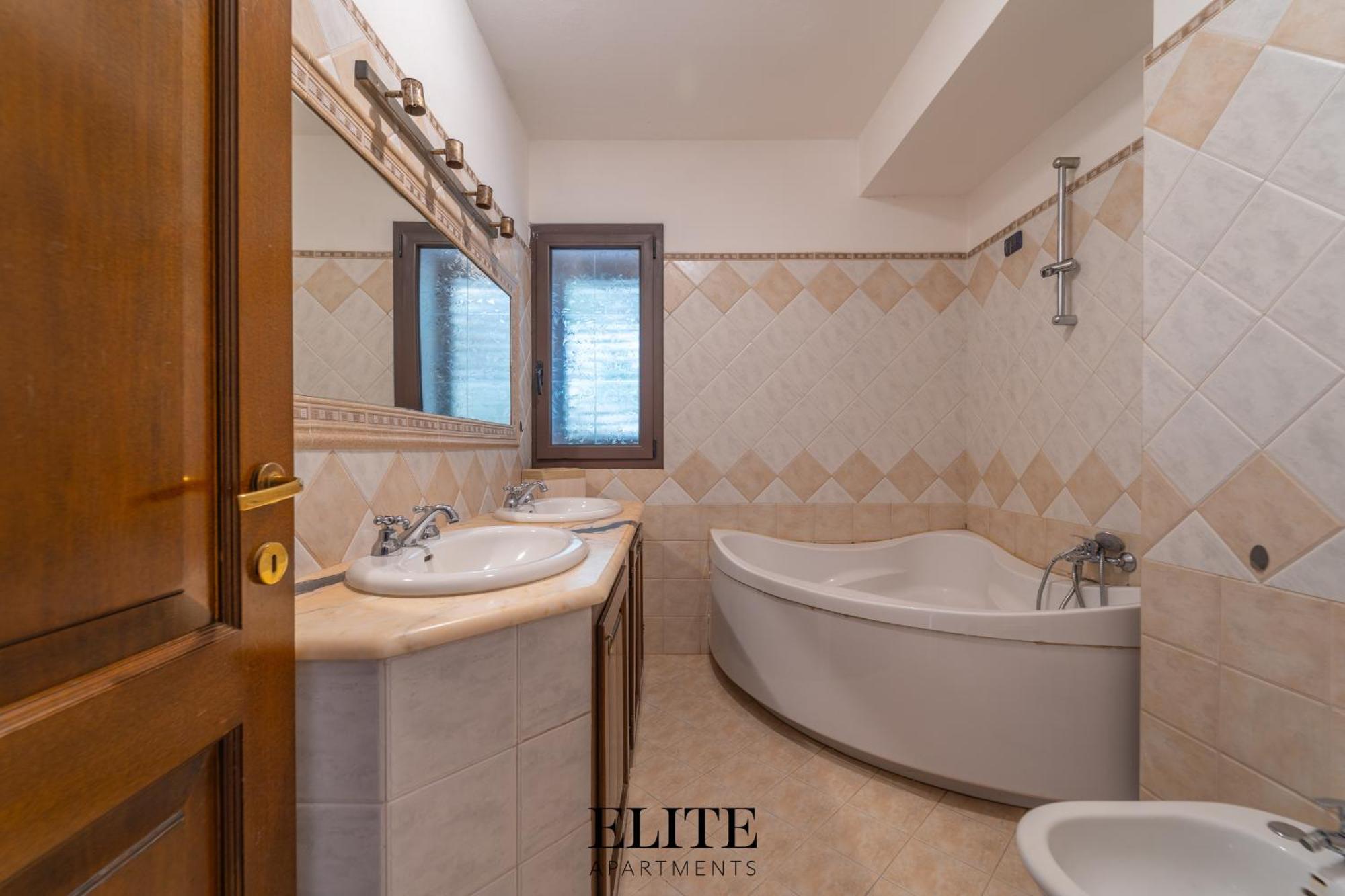 B&B My Home Al Centro Di Олбия Екстериор снимка