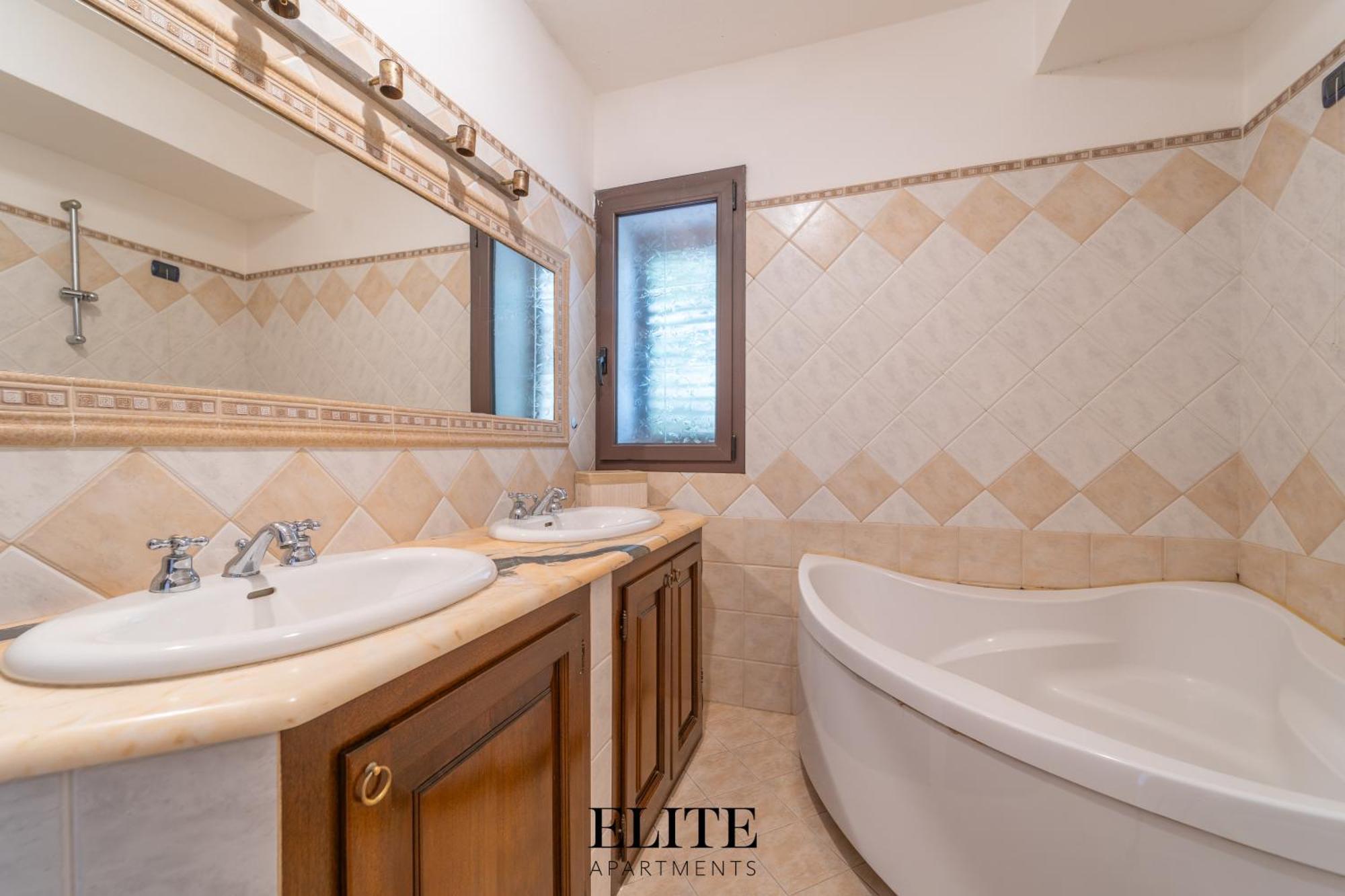 B&B My Home Al Centro Di Олбия Екстериор снимка